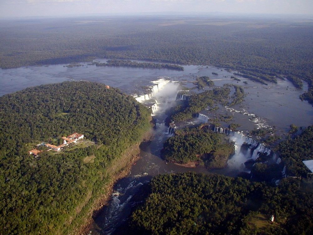 Blick auf die Iguazú-Fälle. (Urheber: Claudio Elias / Wiki / Lizenz: GFDL)