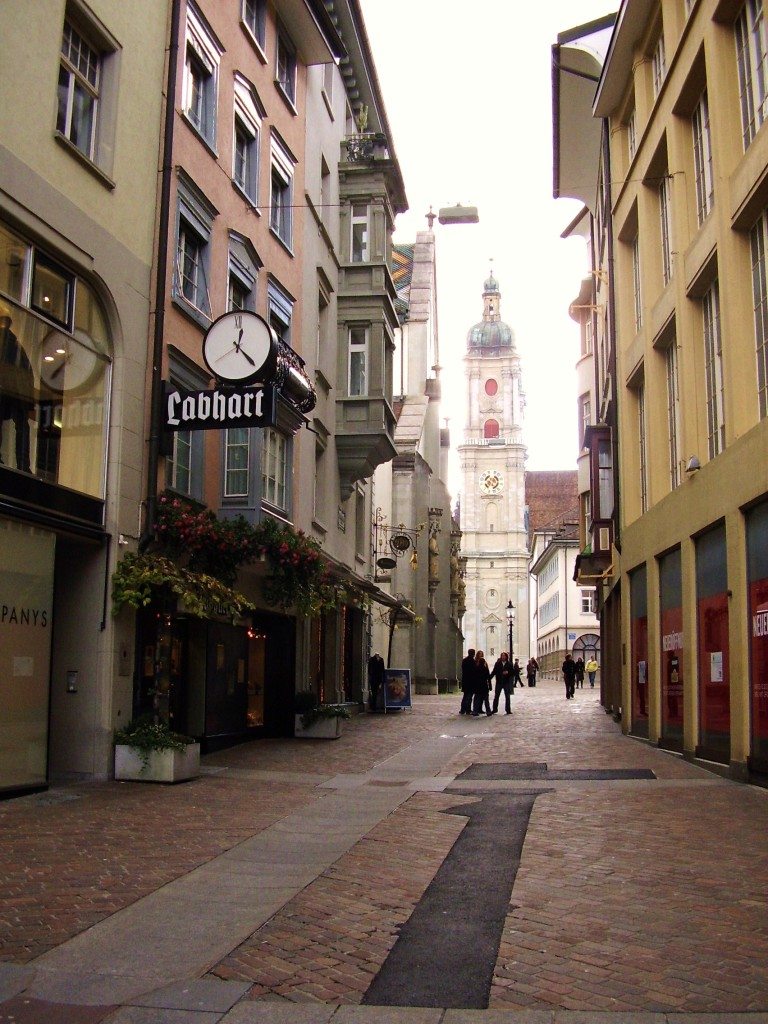 Ungemein beschaulich sind die Altstadtgassen St. Gallens. (Bild: zaubervogel / pixelio.de)