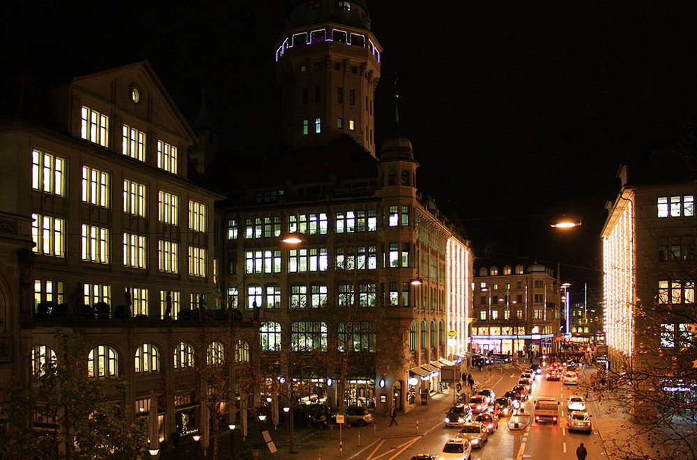 Uraniastrasse, Ansicht von der Lindenhofstrasse (Bild: Ronald zh, Wikimedia, CC)