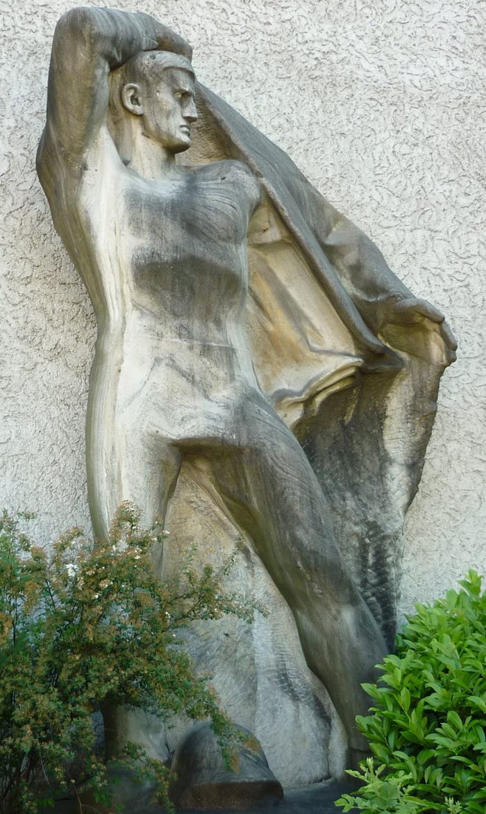„Wehrbereitschaft“, Marmorskulptur von Hans Brandenberger gegenüber der Universität Zürich (Bild: paebi, Wikimedia, CC)