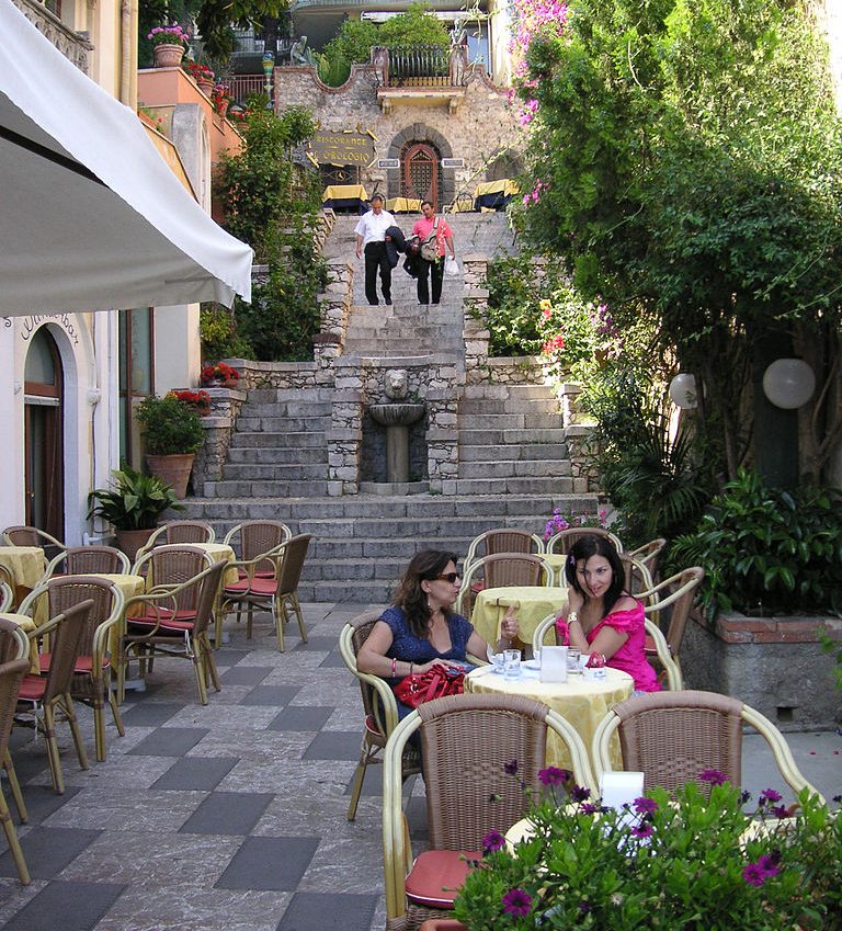 Treppen von Taormina (Bild: Nikater, Wikimedia, CC)