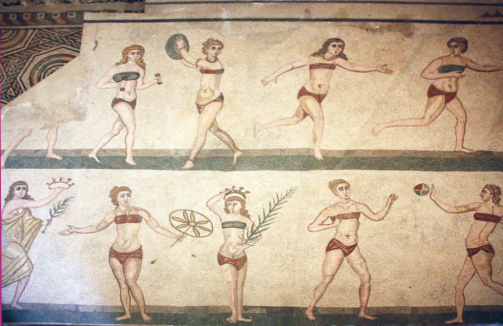 Sizilianische Bikini-Girls beim Sport, Mosaik in der Villa Romana del Casale, Sizilien  (Bild: Kenton Greening, Wikimedia)