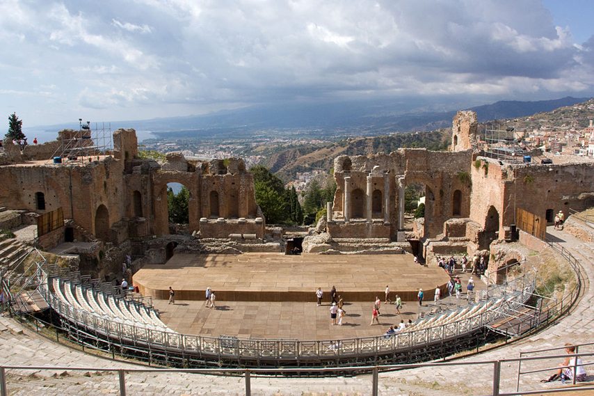 Teatro Greco von Taormina (Bild: poudou99, Wikimedia, CC)