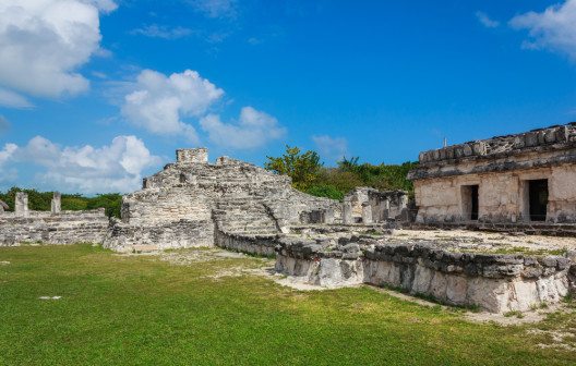 El Rey – Maya-Denkmal in Cancún (Bild: © achinthamb - shutterstock.com)