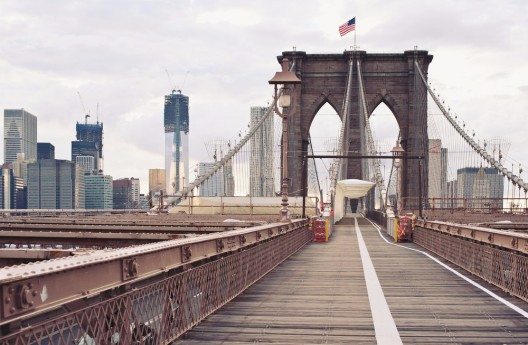 Brooklyn Bridge – eines der Wahrzeichen der Millionenmetropole. (Bild: © pio3 - shutterstock.com)