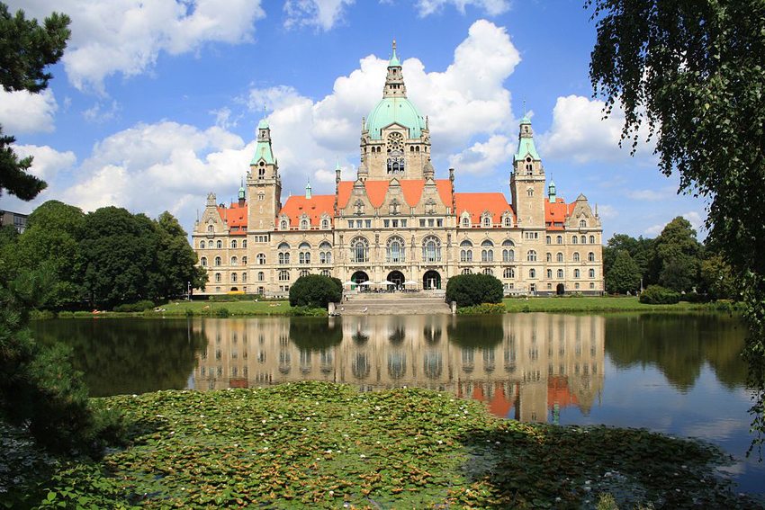Das Neue Wilhelminische Rathaus in Hannover (Bild: Kora27, Wikimedia, CC)