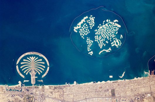 Die künstlichen Inseln von Dubai – NASA-Aufnahme (Bild: Wikimedia, public domain)