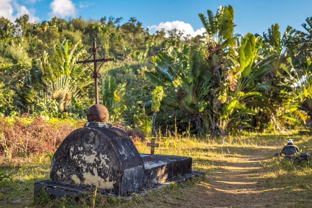 Es gibt einen Piratenfriedhof, der auf einer kleinen separaten Insel vor Sainte-Marie liegt. (Bild: © javarman - fotolia.com)