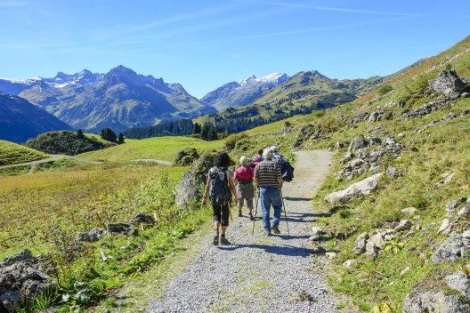 Die Reiselust der Schweizer ist nicht nur ungebrochen, sie steigt kontinuierlich an. (Bild: © ARochau - fotolia.com)