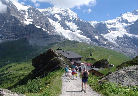 Wer nach Interlaken kommt, tut dies in erster Linie, um zu wandern. (Bild: Allan Grosskrueger – Shutterstock.com)
